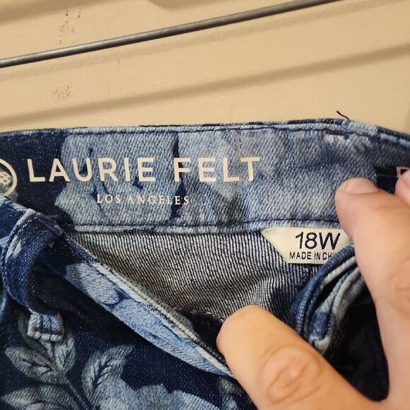Laurie Felt Denim with Floral Design - Picture 2 of 4